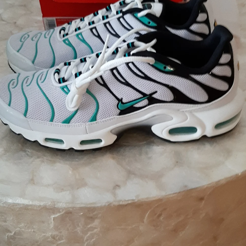Nike Air Max Plus - Picture 5 of 8